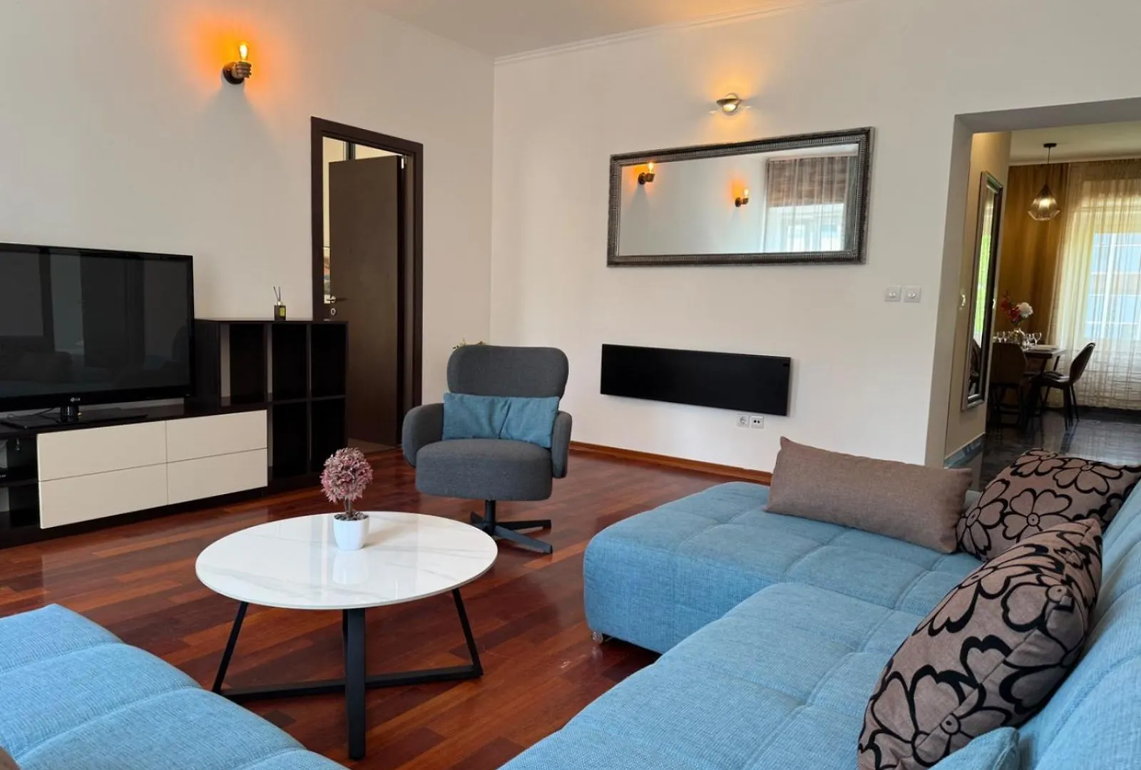 Petrus Superior Apartment - Spacious Three-Room Apartment - Prestigious Location Near Diocletian'S Palace And Bacvice Beach - The Best Restaurants Within Walking Distance - Free Parking Provided スプリト