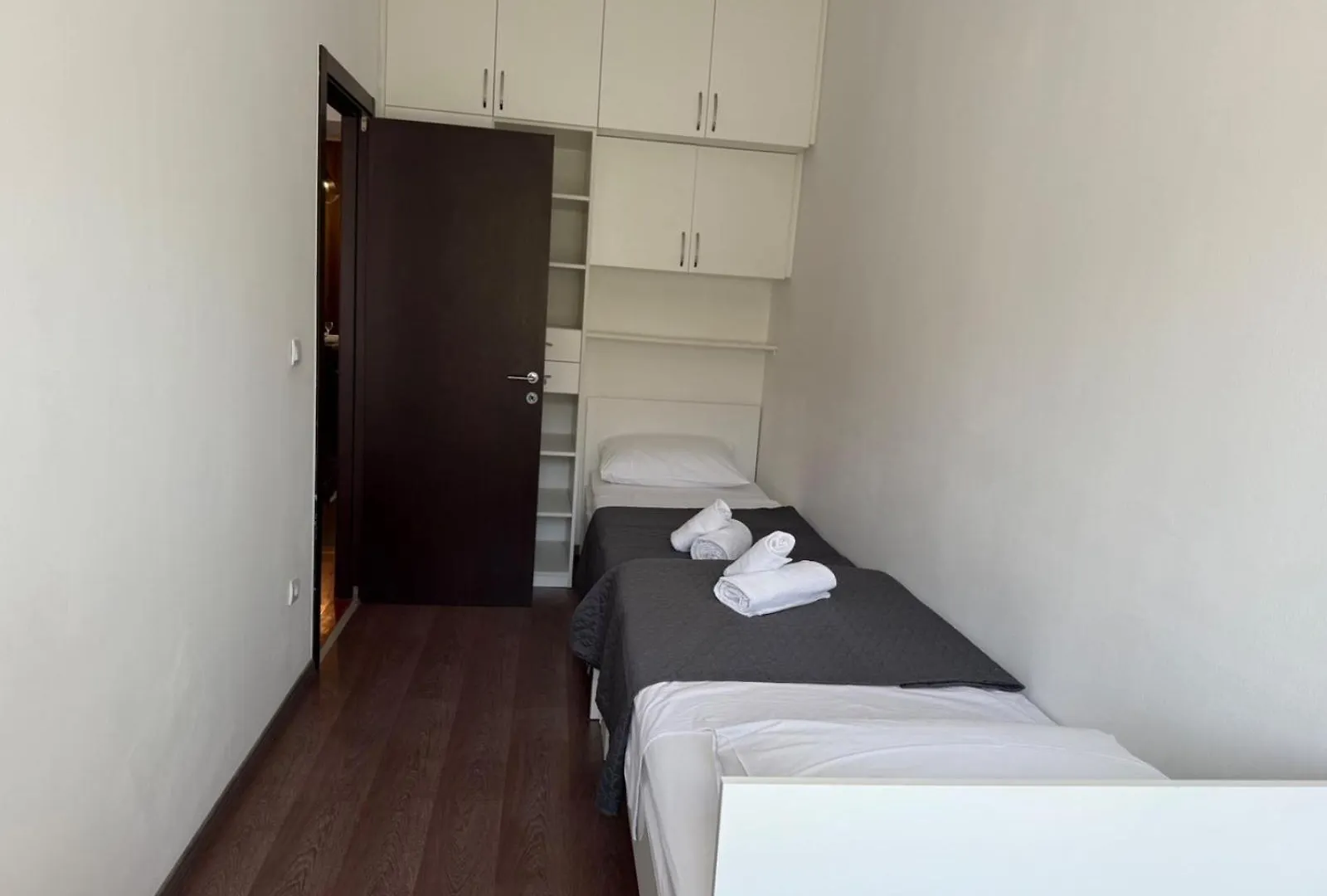 Petrus Superior Apartment - Spacious Three-Room Apartment - Prestigious Location Near Diocletian'S Palace And Bacvice Beach - The Best Restaurants Within Walking Distance - Free Parking Provided スプリト