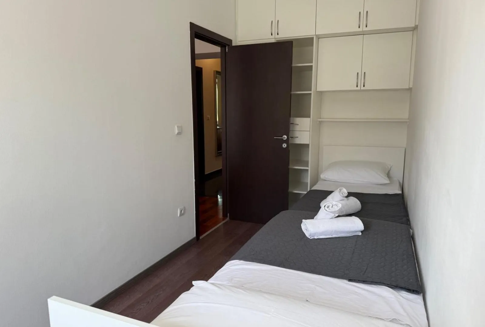 Petrus Superior Apartment - Spacious Three-Room Apartment - Prestigious Location Near Diocletian'S Palace And Bacvice Beach - The Best Restaurants Within Walking Distance - Free Parking Provided スプリト 0*,