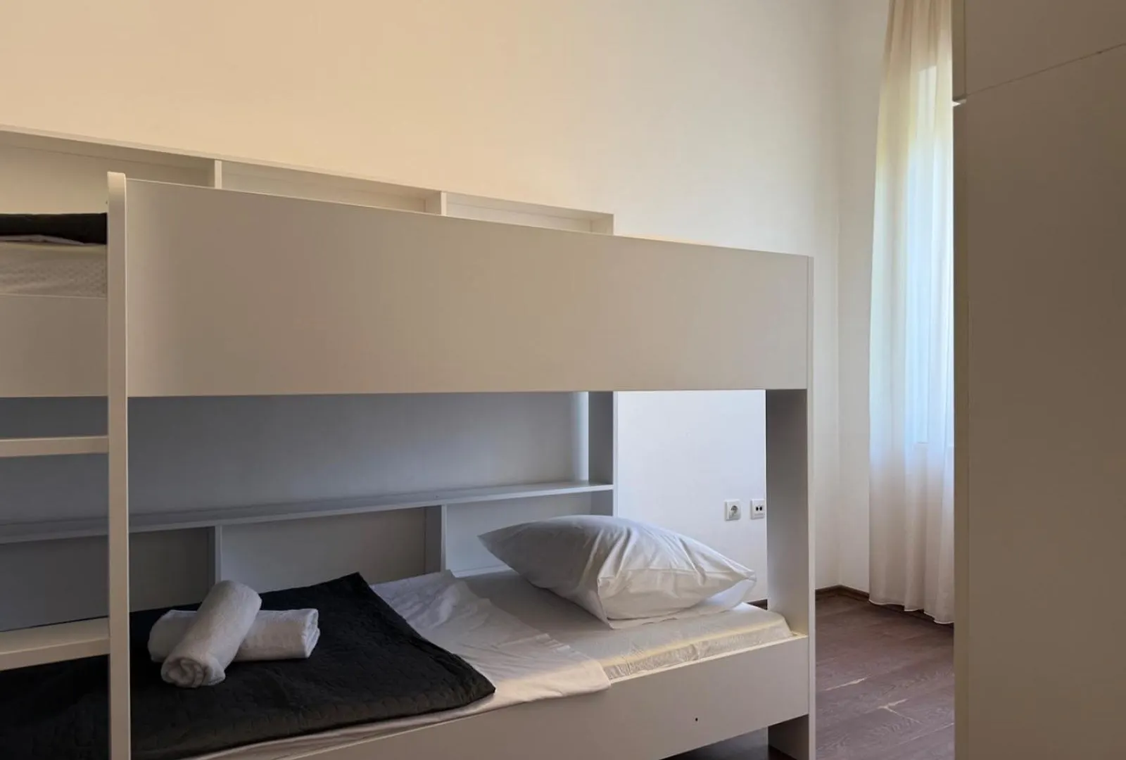 Petrus Superior Apartment - Spacious Three-Room Apartment - Prestigious Location Near Diocletian'S Palace And Bacvice Beach - The Best Restaurants Within Walking Distance - Free Parking Provided Split