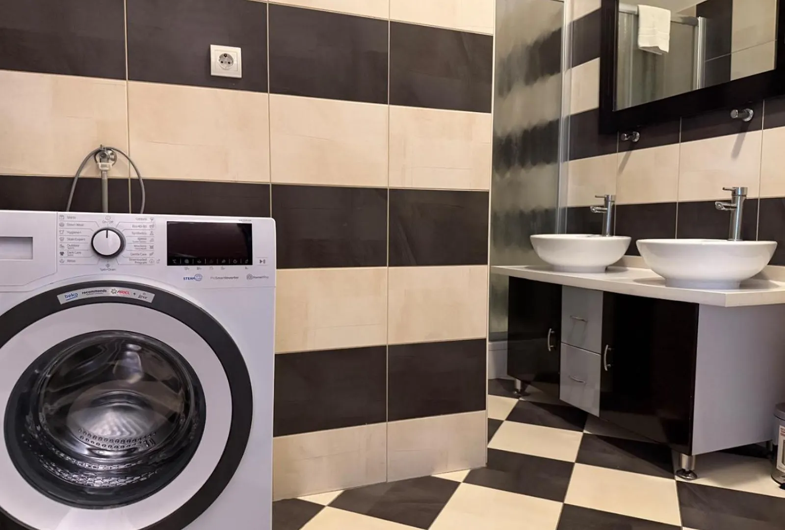 Petrus Superior Apartment - Spacious Three-Room Apartment - Prestigious Location Near Diocletian'S Palace And Bacvice Beach - The Best Restaurants Within Walking Distance - Free Parking Provided Split 0*,