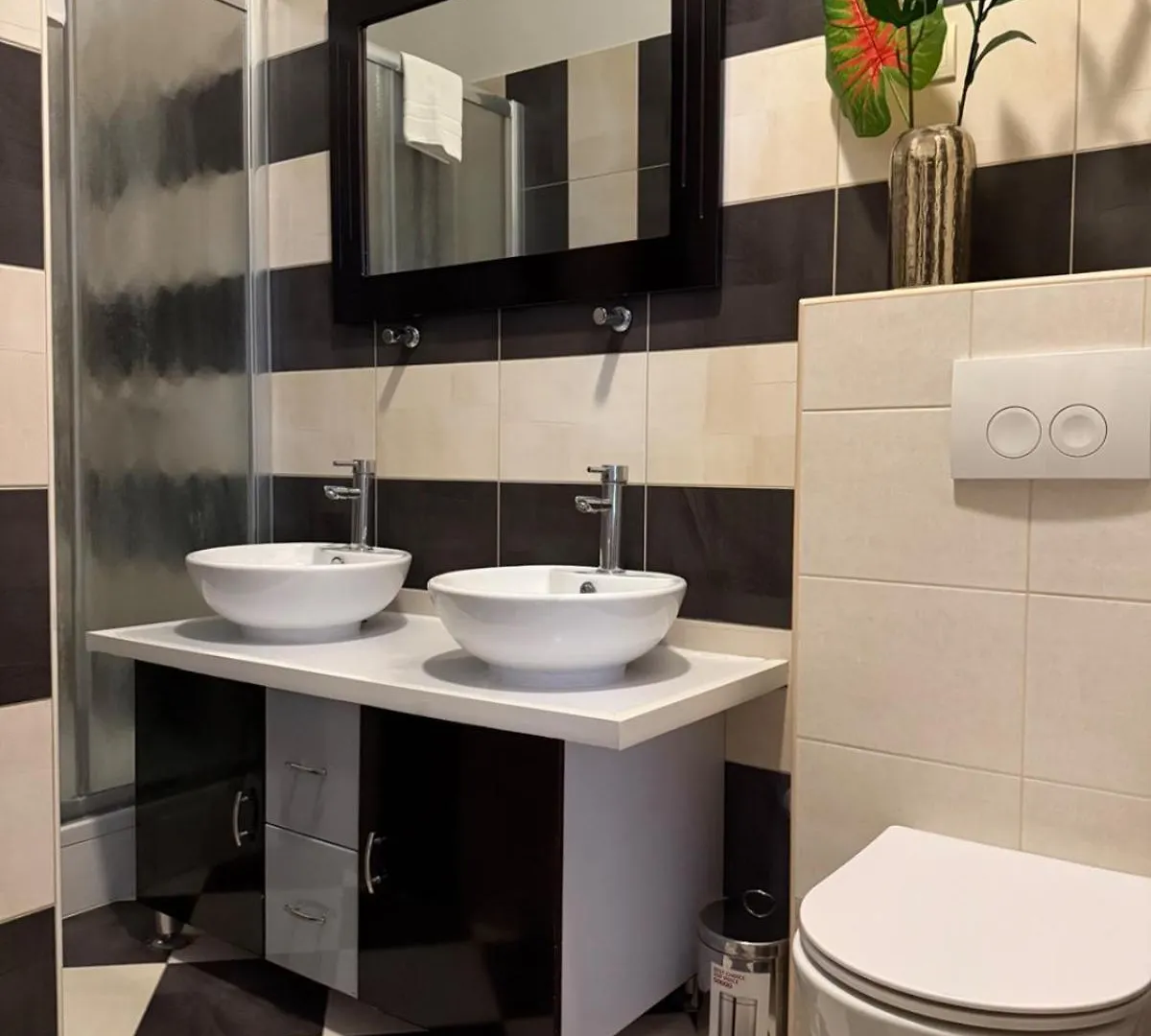 Petrus Superior Apartment - Spacious Three-Room Apartment - Prestigious Location Near Diocletian'S Palace And Bacvice Beach - The Best Restaurants Within Walking Distance - Free Parking Provided Split